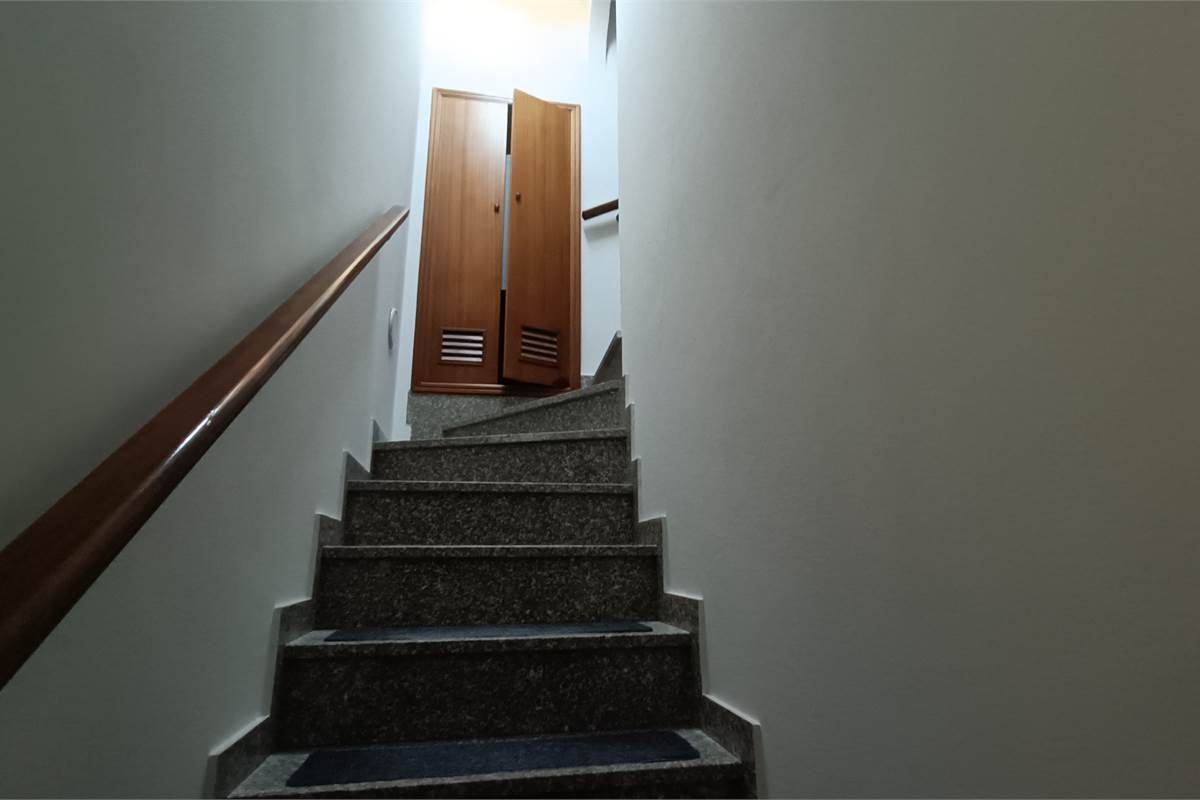 PORZIONE CASA CIELO TERRA CON  2 GRANDI BOX - ROVENNA - CERNOBBIO
