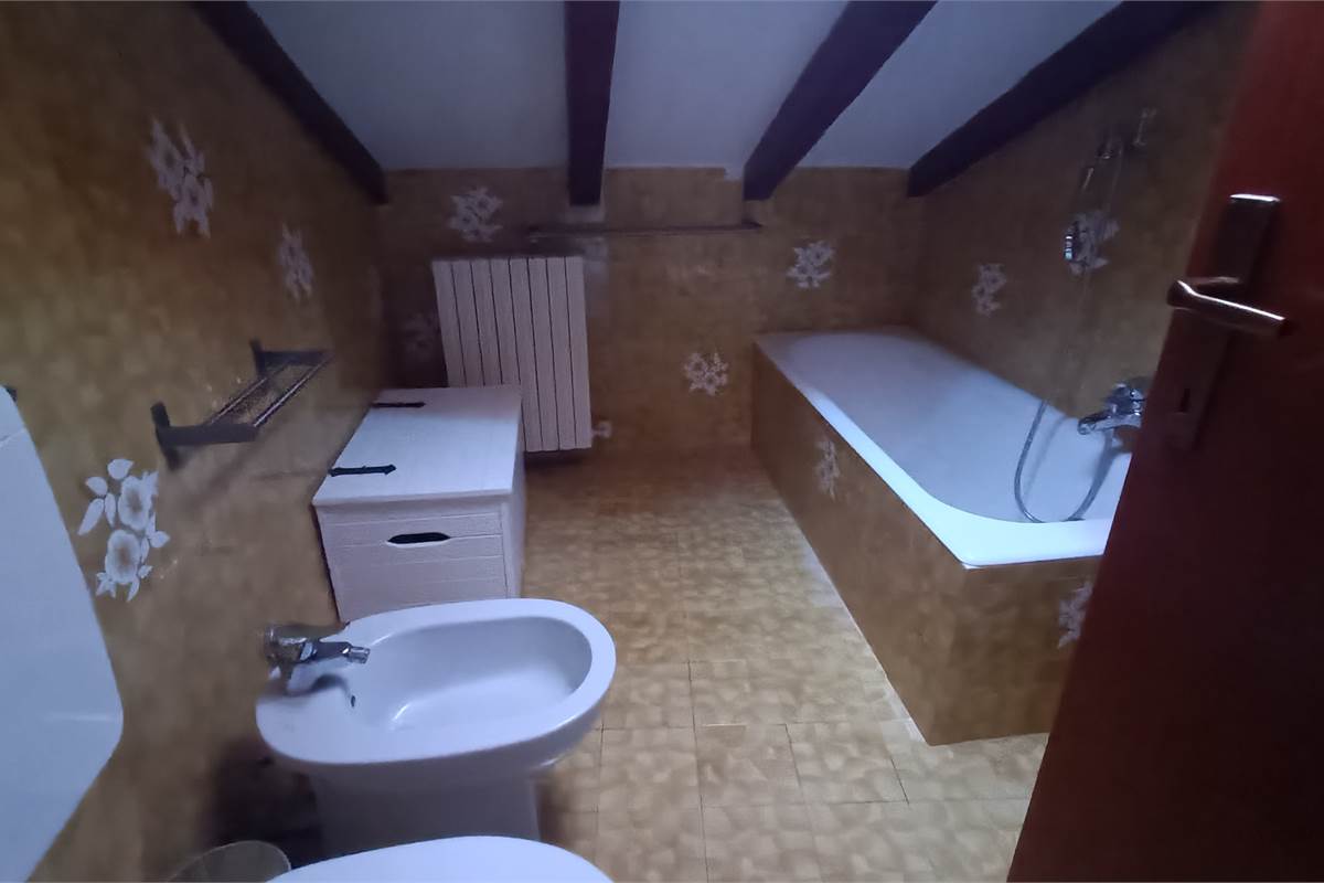 PORZIONE CASA CIELO TERRA CON  2 GRANDI BOX - ROVENNA - CERNOBBIO