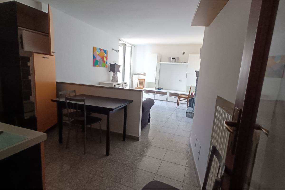 PORZIONE CASA CIELO TERRA CON  2 GRANDI BOX - ROVENNA - CERNOBBIO