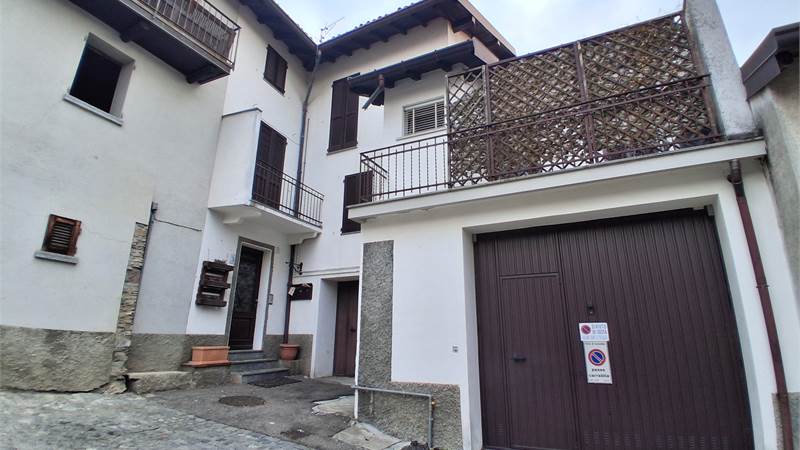 PORZIONE CASA CIELO TERRA CON  2 GRANDI BOX - ROVENNA - CERNOBBIO
