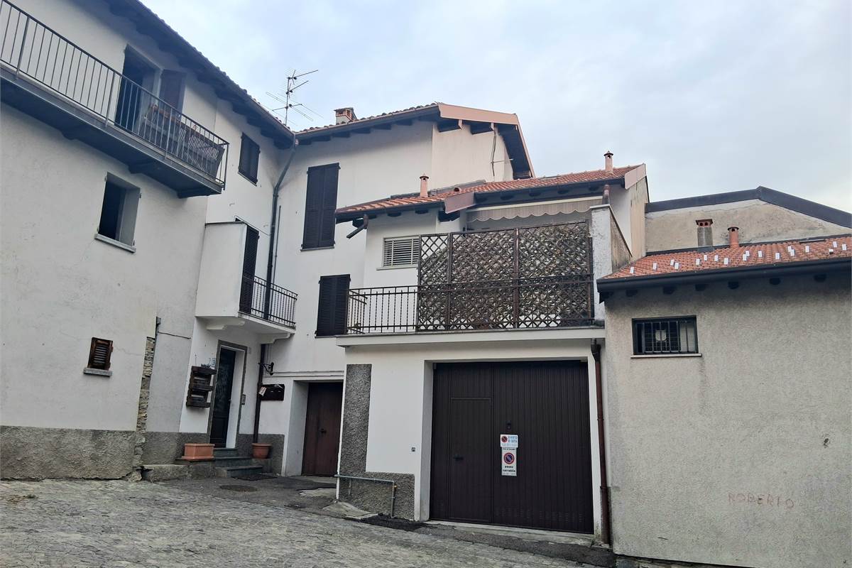 PORZIONE CASA CIELO TERRA CON  2 GRANDI BOX - ROVENNA - CERNOBBIO