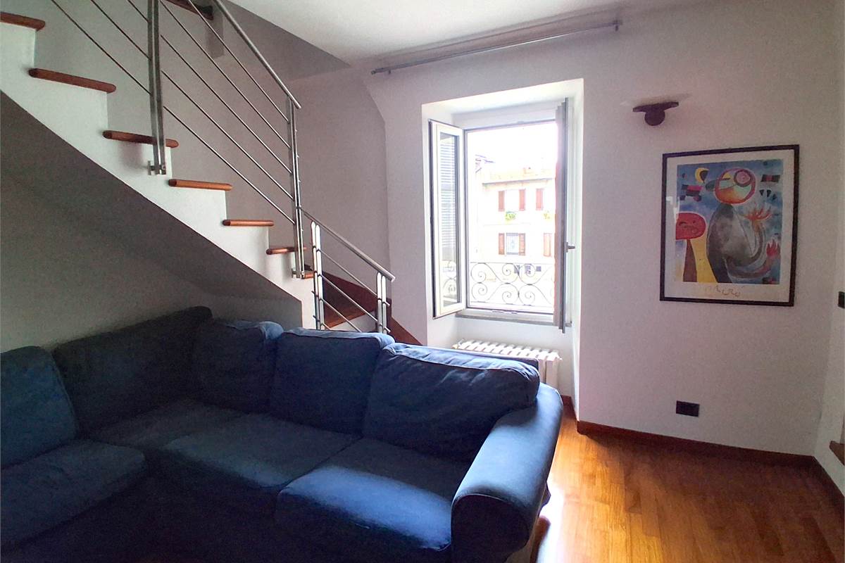 PORZIONE DI CASA CIELO TERRA CON TRIPLO BOX -ROVENNA -CERNOBBIO