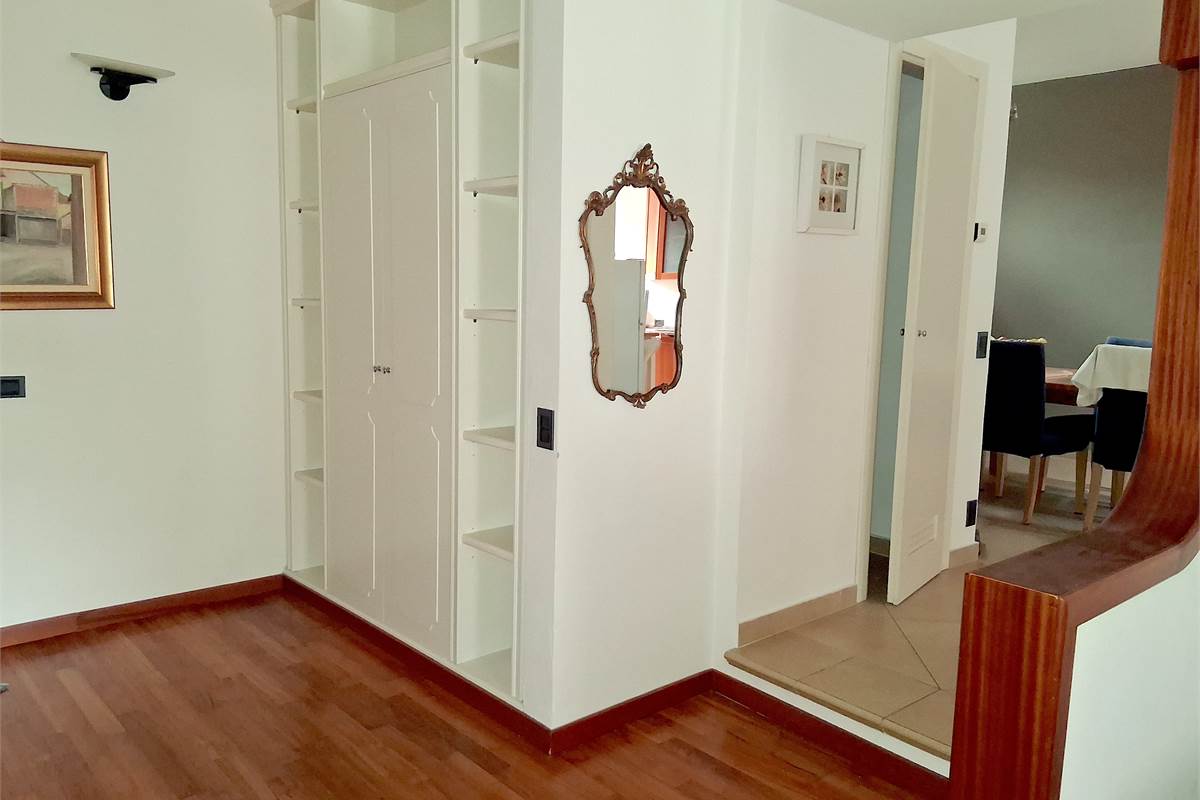 PORZIONE DI CASA CIELO TERRA CON TRIPLO BOX -ROVENNA -CERNOBBIO