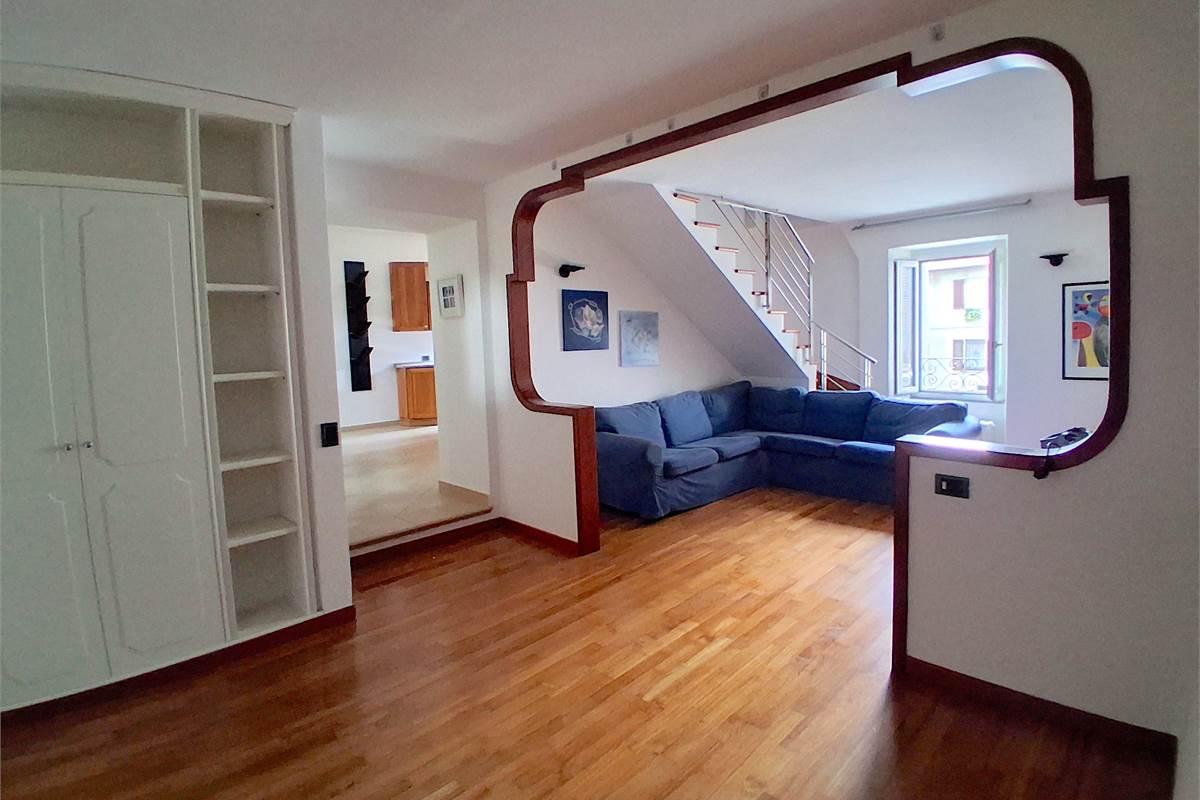 PORZIONE DI CASA CIELO TERRA CON TRIPLO BOX -ROVENNA -CERNOBBIO