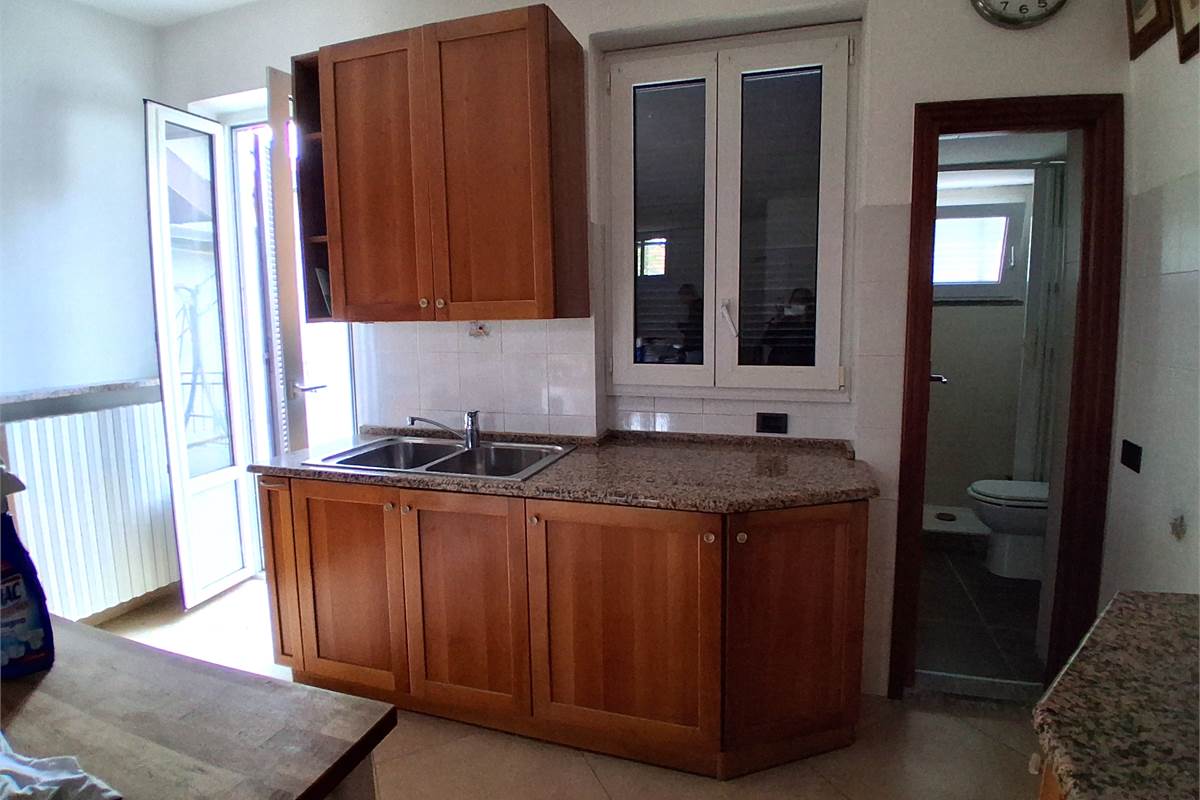 PORZIONE DI CASA CIELO TERRA CON TRIPLO BOX -ROVENNA -CERNOBBIO