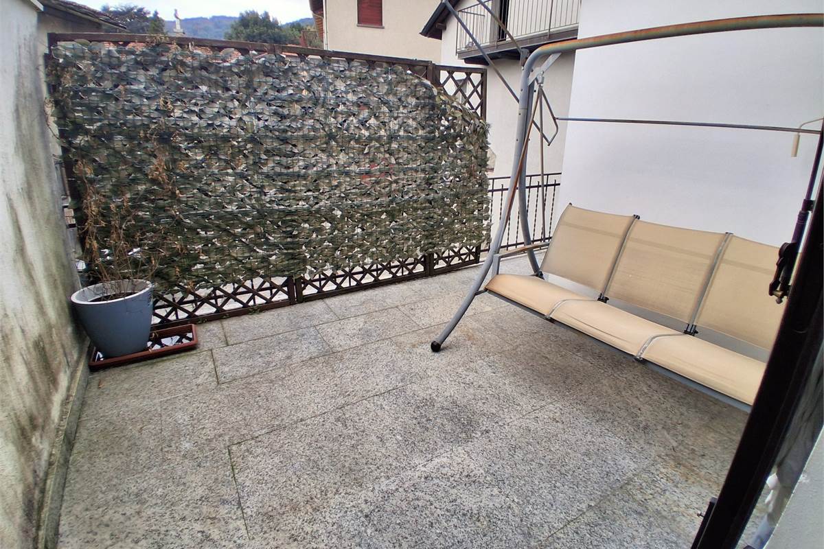 PORZIONE DI CASA CIELO TERRA CON TRIPLO BOX -ROVENNA -CERNOBBIO