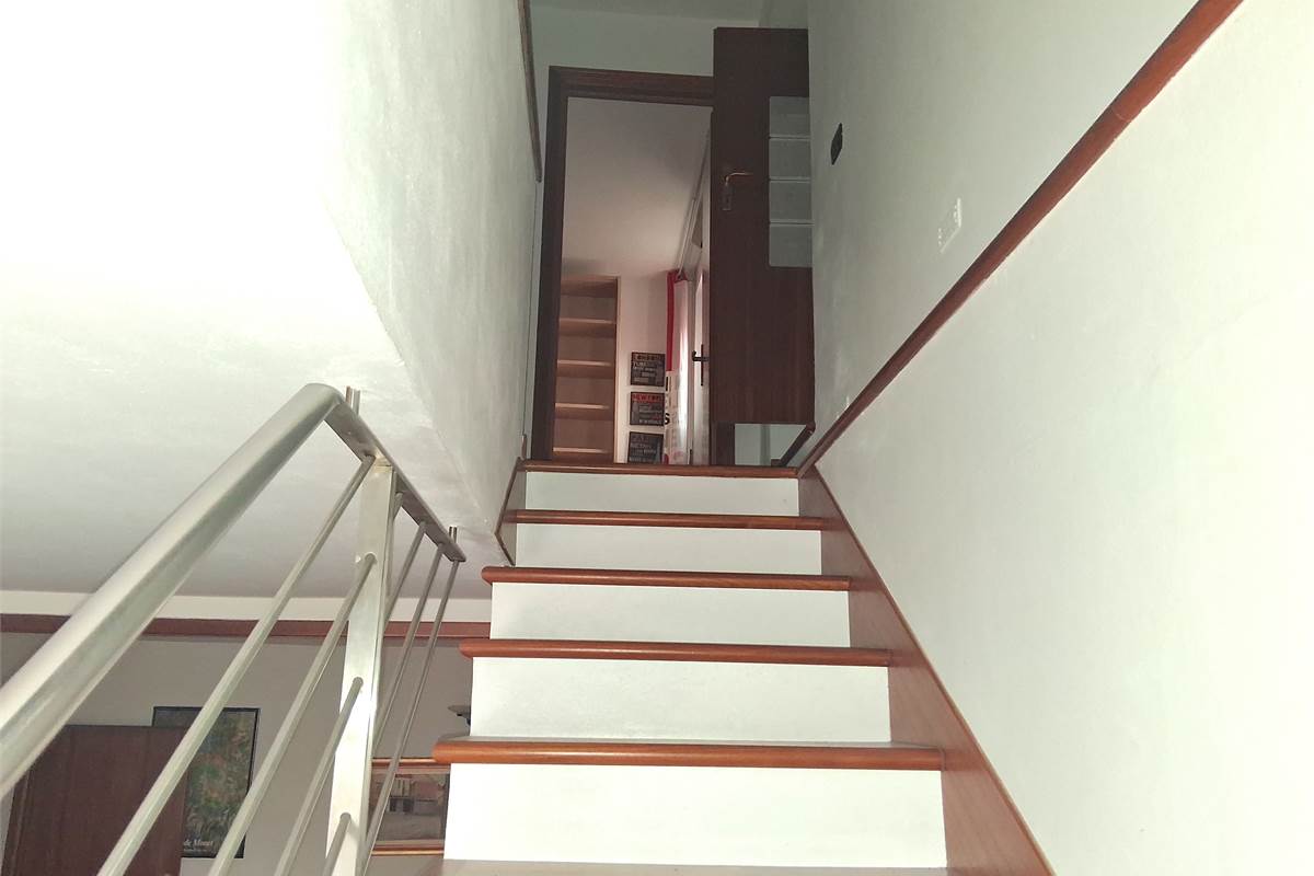 PORZIONE DI CASA CIELO TERRA CON TRIPLO BOX -ROVENNA -CERNOBBIO