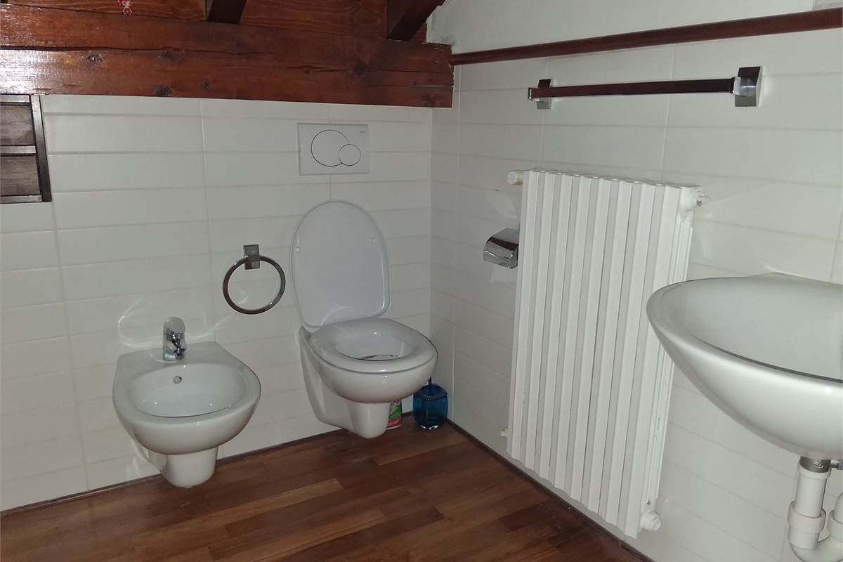 PORZIONE DI CASA CIELO TERRA CON TRIPLO BOX -ROVENNA -CERNOBBIO