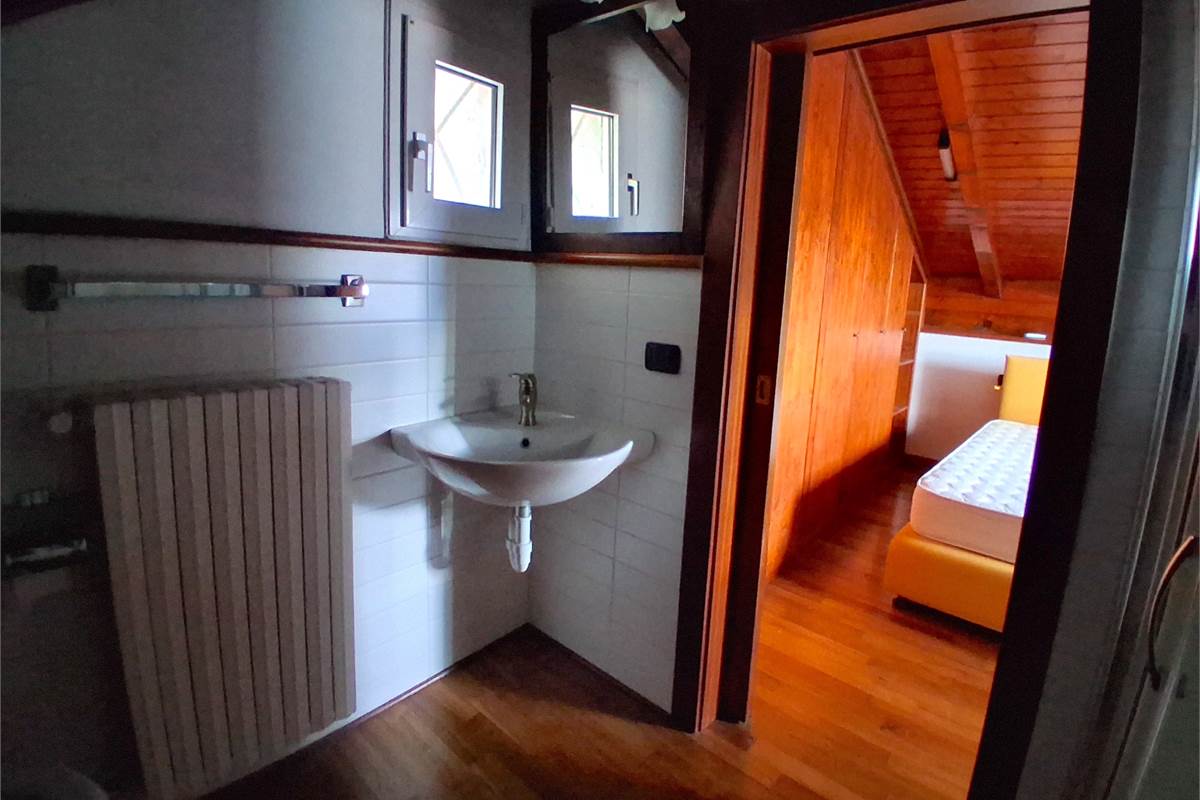 PORZIONE DI CASA CIELO TERRA CON TRIPLO BOX -ROVENNA -CERNOBBIO