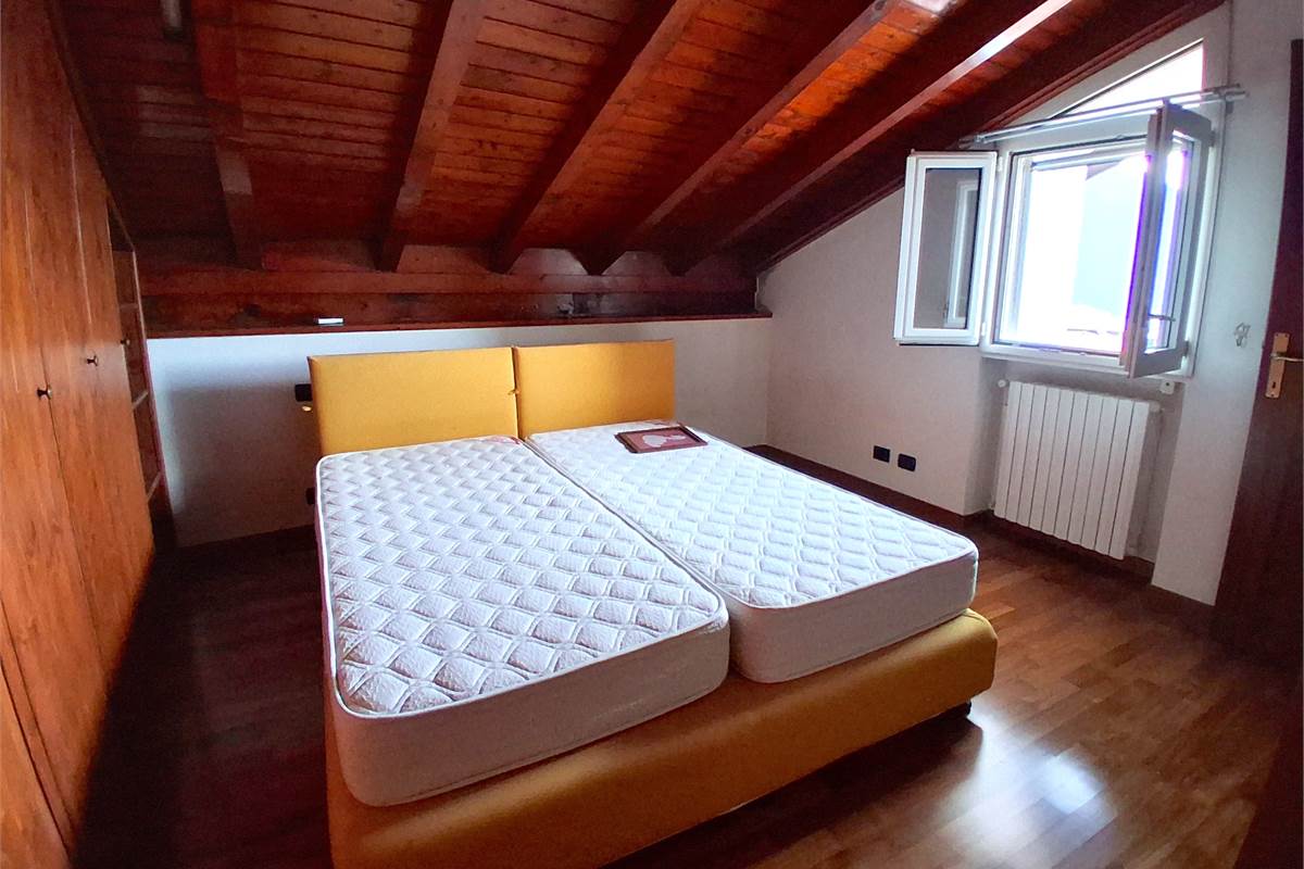 PORZIONE DI CASA CIELO TERRA CON TRIPLO BOX -ROVENNA -CERNOBBIO