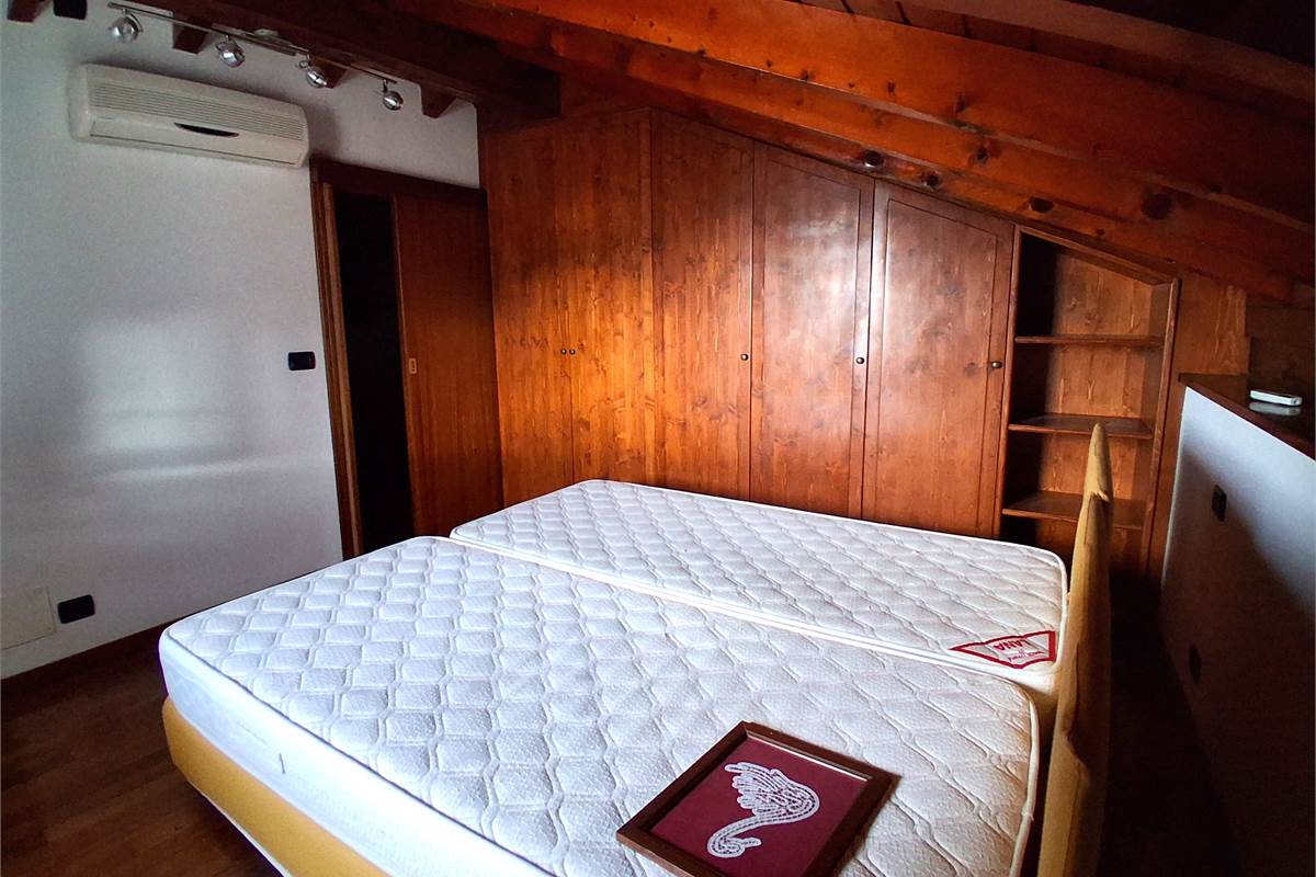 PORZIONE DI CASA CIELO TERRA CON TRIPLO BOX -ROVENNA -CERNOBBIO
