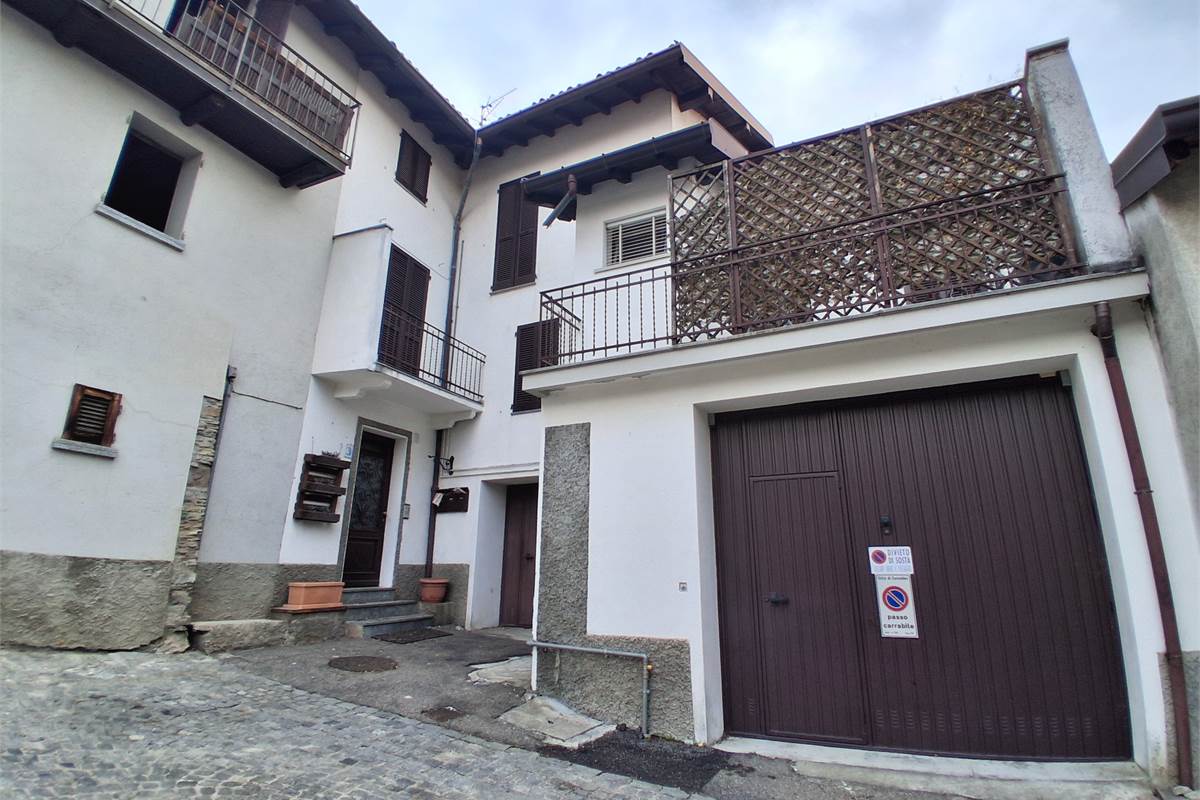 PORZIONE DI CASA CIELO TERRA CON TRIPLO BOX -ROVENNA -CERNOBBIO