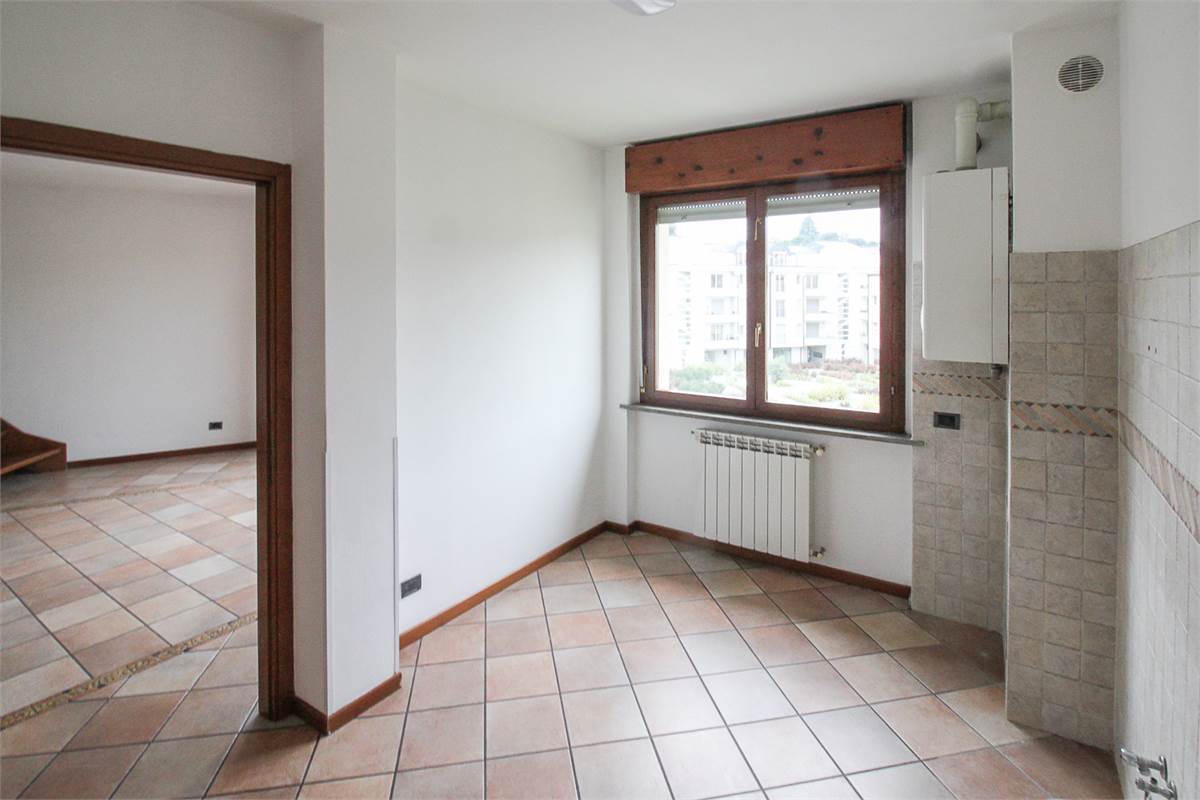 AMPIO QUADRILOCALE CON BOX DOPPIO - VILLA GUARDIA