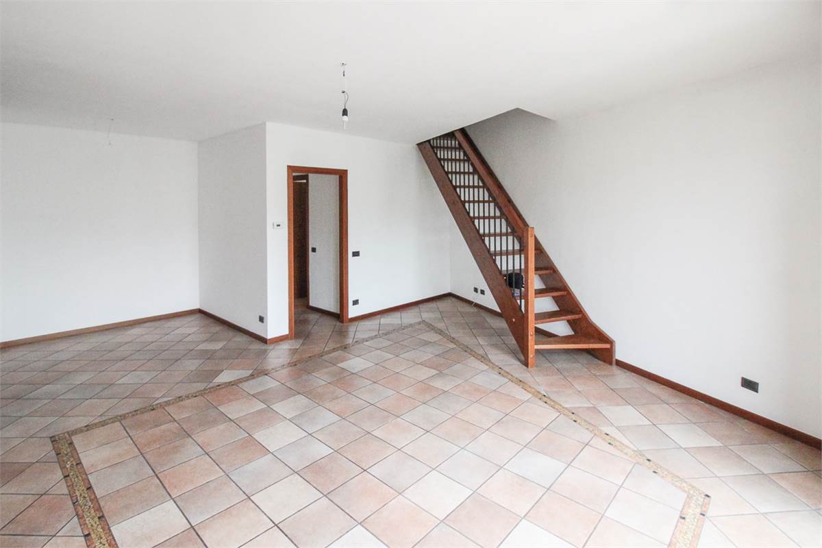 AMPIO QUADRILOCALE CON BOX DOPPIO - VILLA GUARDIA