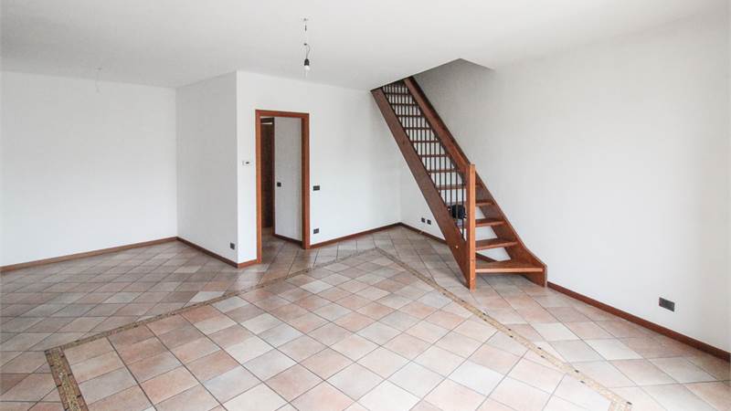 AMPIO QUADRILOCALE CON BOX DOPPIO - VILLA GUARDIA