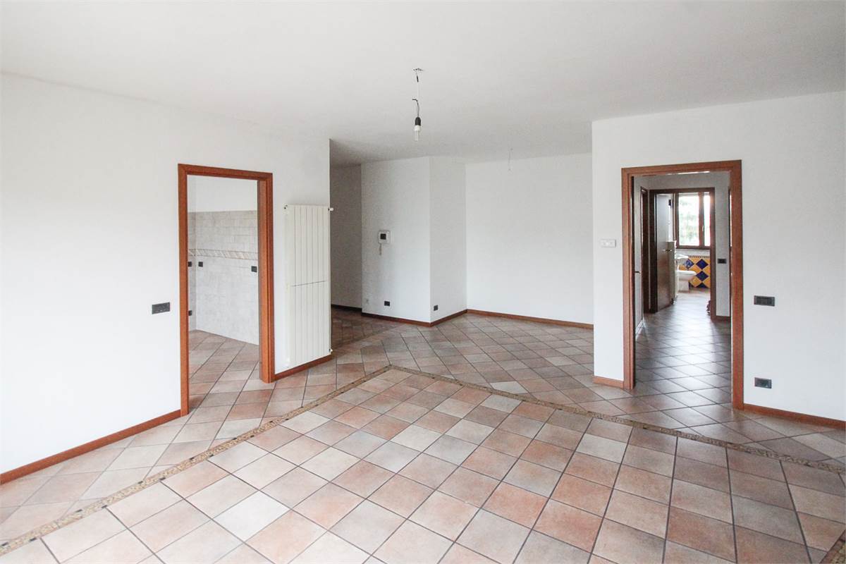 AMPIO QUADRILOCALE CON BOX DOPPIO - VILLA GUARDIA