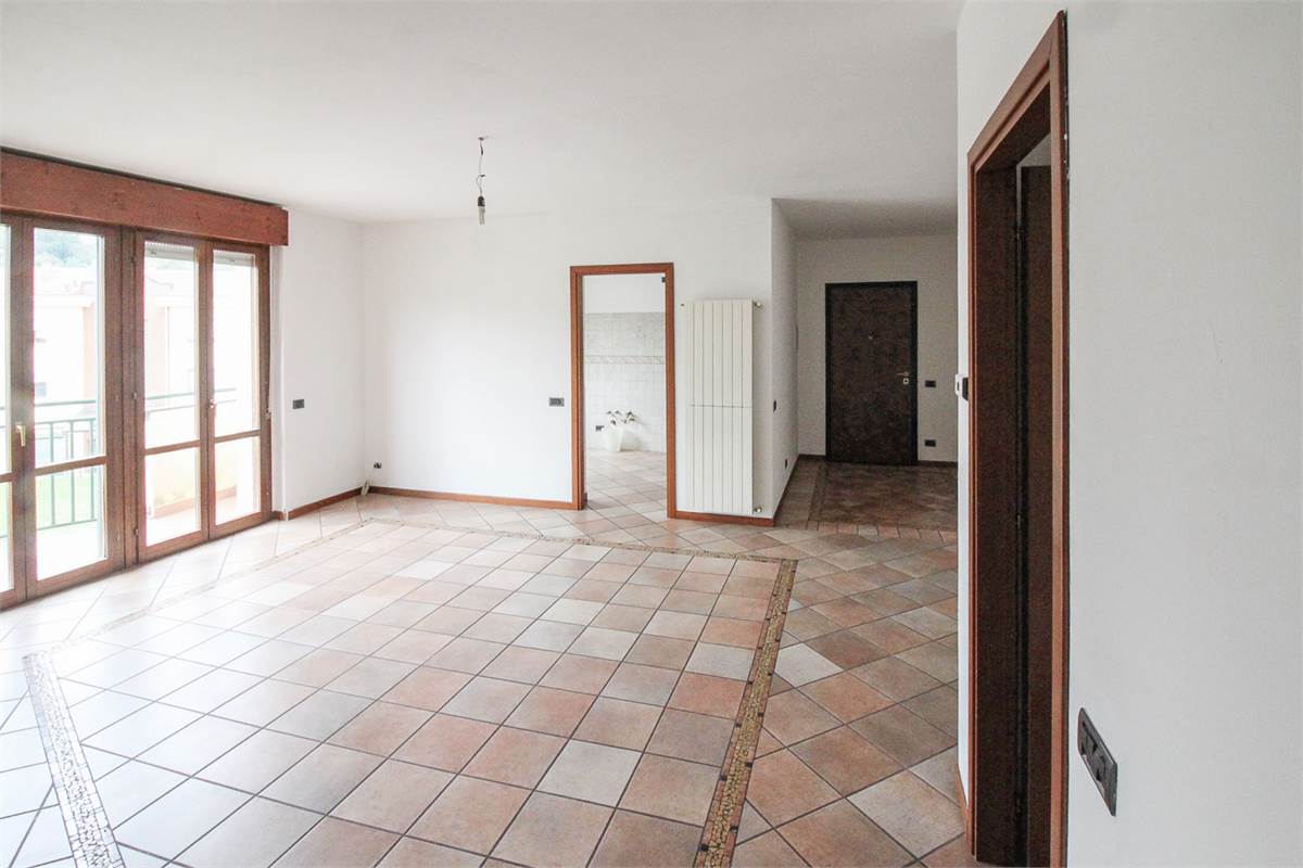 AMPIO QUADRILOCALE CON BOX DOPPIO - VILLA GUARDIA