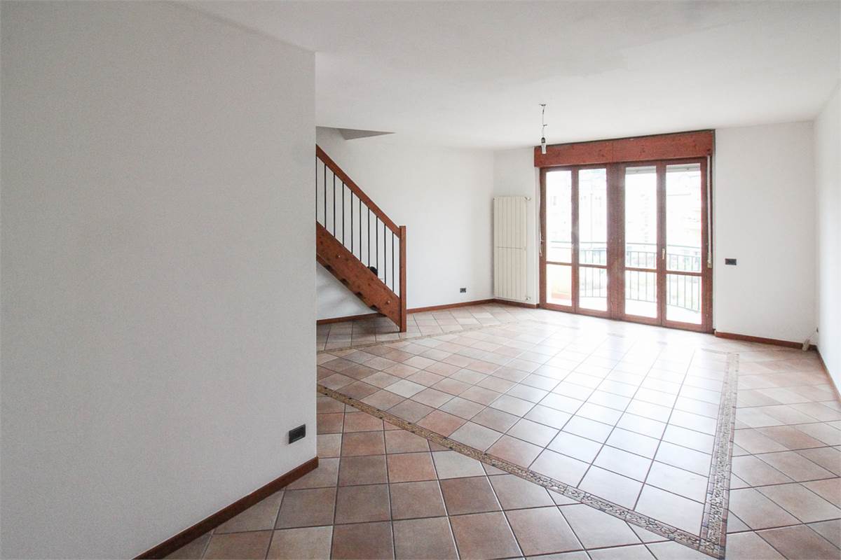 AMPIO QUADRILOCALE CON BOX DOPPIO - VILLA GUARDIA