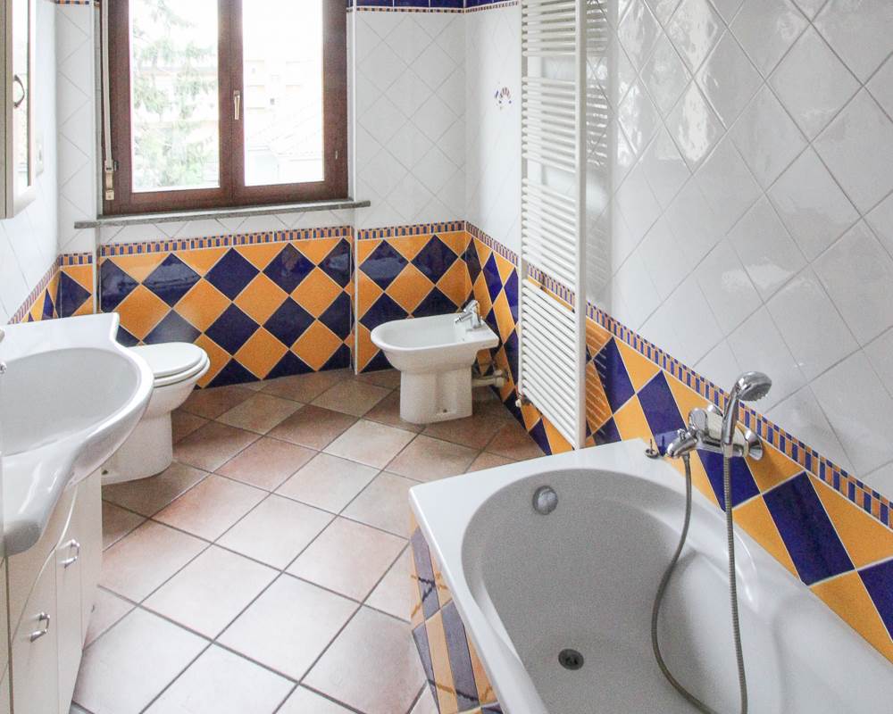 AMPIO QUADRILOCALE CON BOX DOPPIO - VILLA GUARDIA