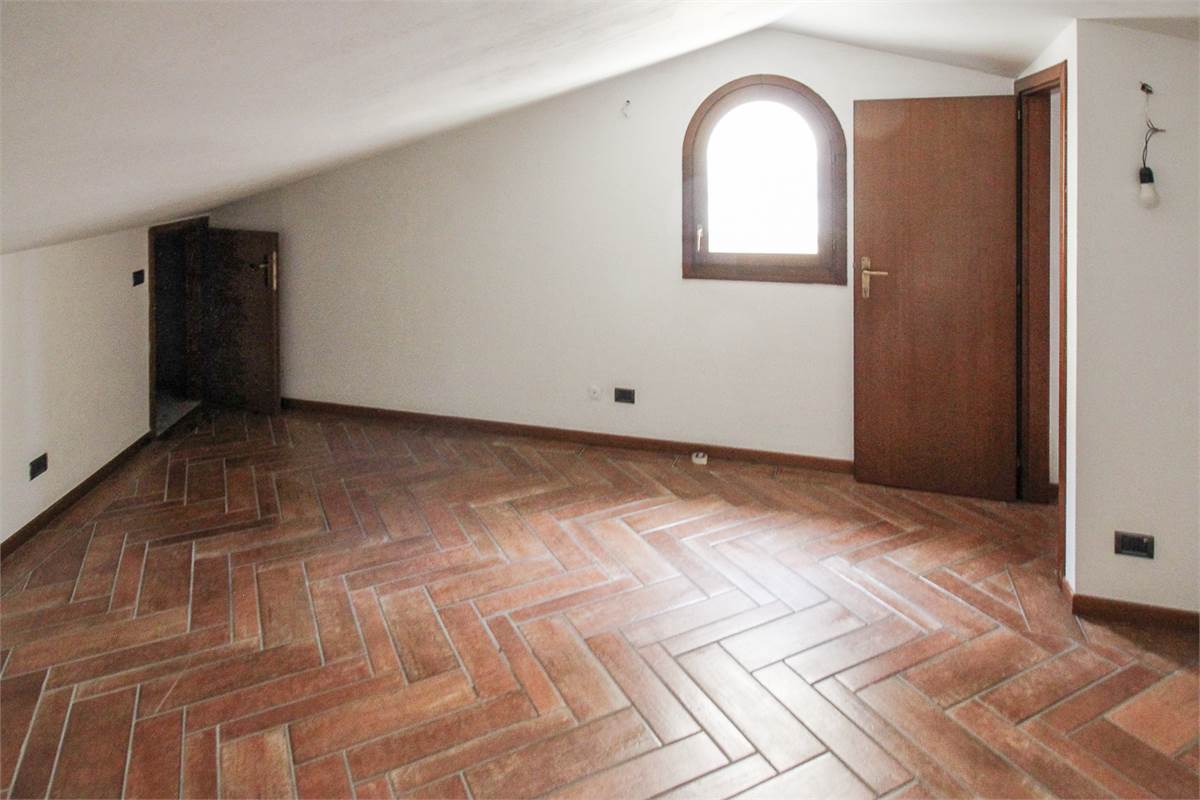 AMPIO QUADRILOCALE CON BOX DOPPIO - VILLA GUARDIA