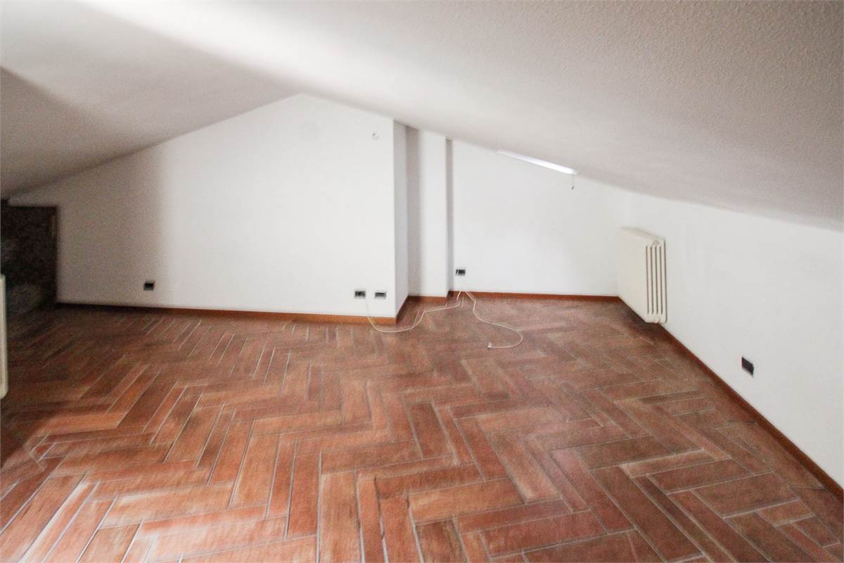 AMPIO QUADRILOCALE CON BOX DOPPIO - VILLA GUARDIA