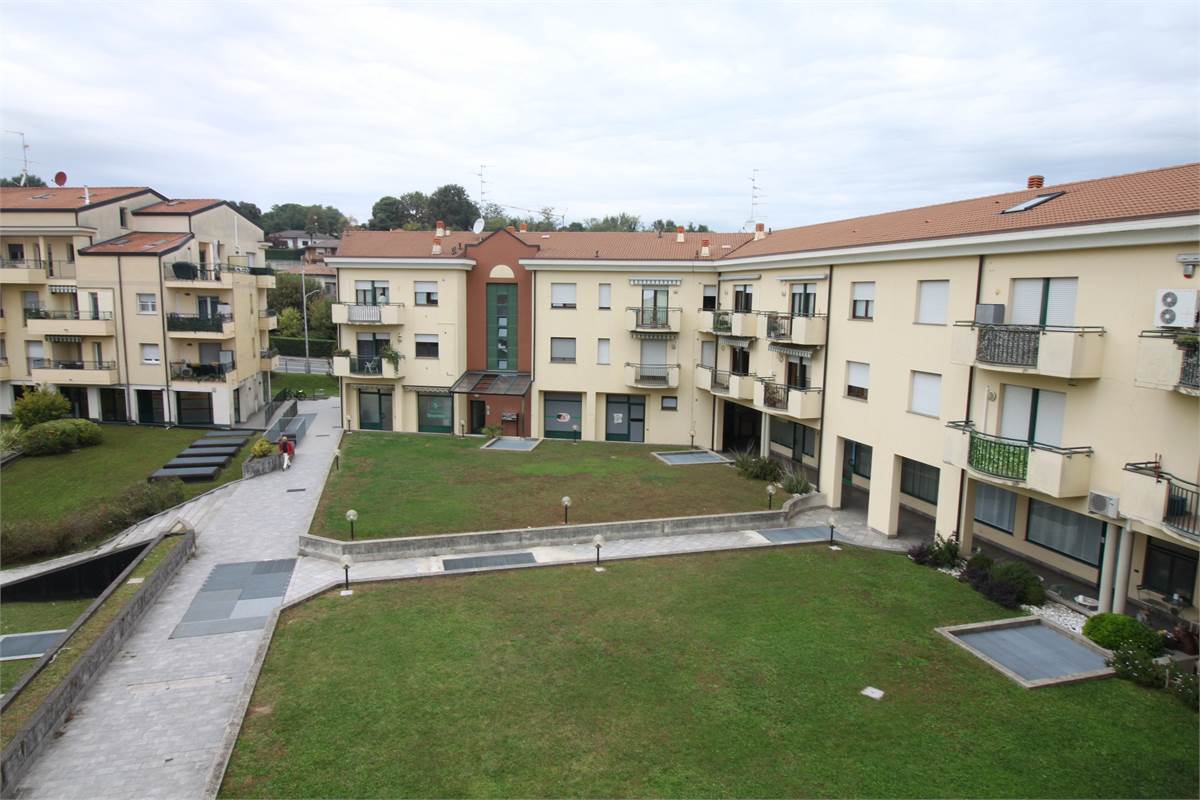 AMPIO QUADRILOCALE CON BOX DOPPIO - VILLA GUARDIA