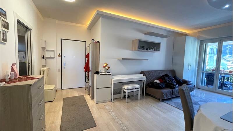 AMPIO E LUMINOSO TRILOCALE CON BALCONI E BOX