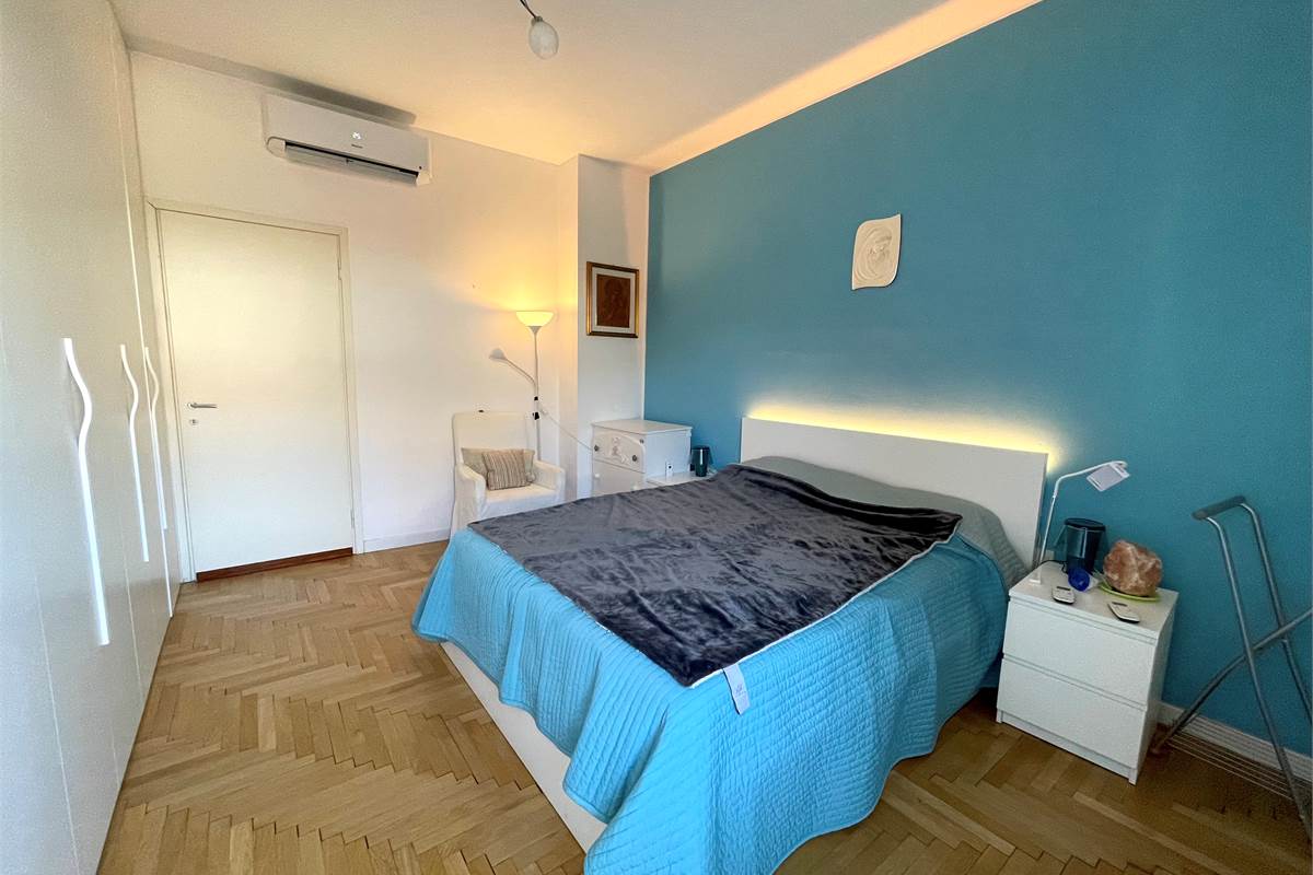 AMPIO E LUMINOSO TRILOCALE CON BALCONI E BOX