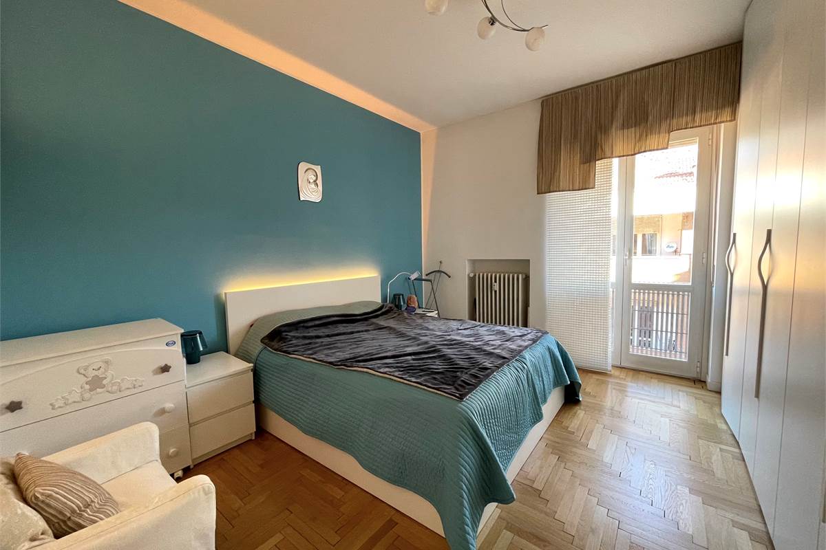 AMPIO E LUMINOSO TRILOCALE CON BALCONI E BOX