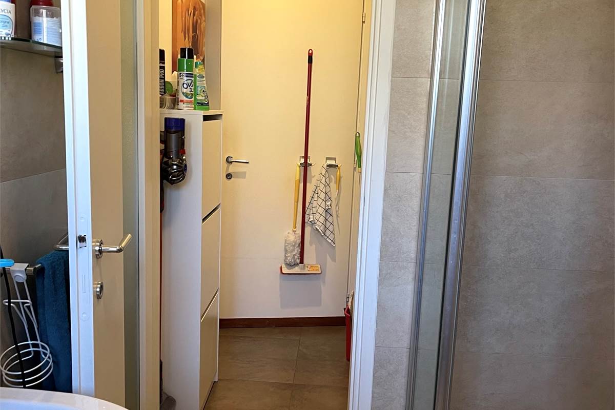 AMPIO E LUMINOSO TRILOCALE CON BALCONI E BOX