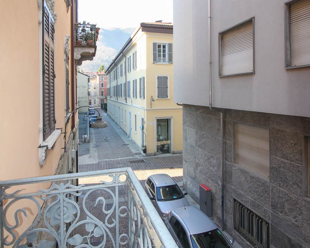 COMO CITTA' MURATA AMPIO APPARTAMENTO CON BALCONI