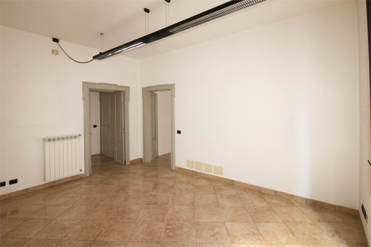 COMO CITTA' MURATA AMPIO APPARTAMENTO CON BALCONI