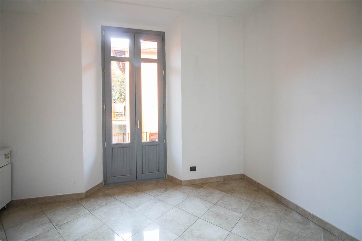 COMO CITTA' MURATA AMPIO APPARTAMENTO CON BALCONI