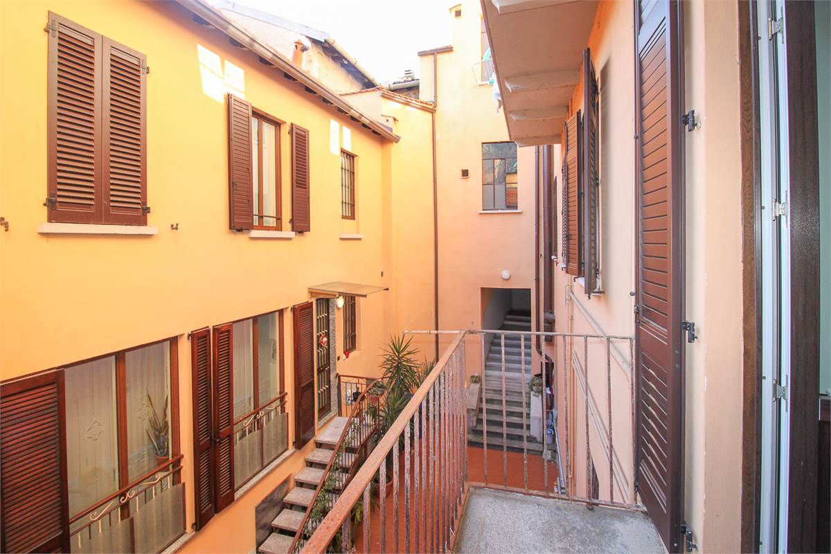 COMO CITTA' MURATA AMPIO APPARTAMENTO CON BALCONI