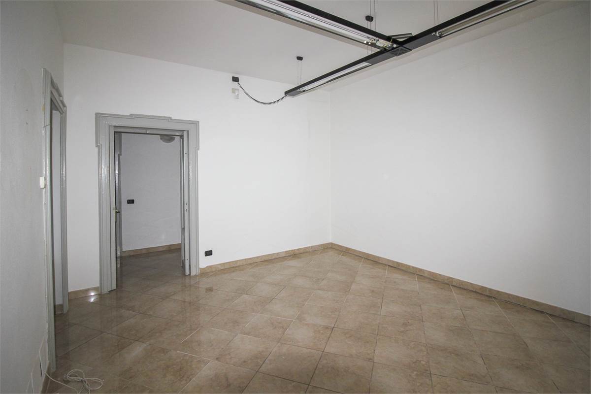 COMO CITTA' MURATA AMPIO APPARTAMENTO CON BALCONI