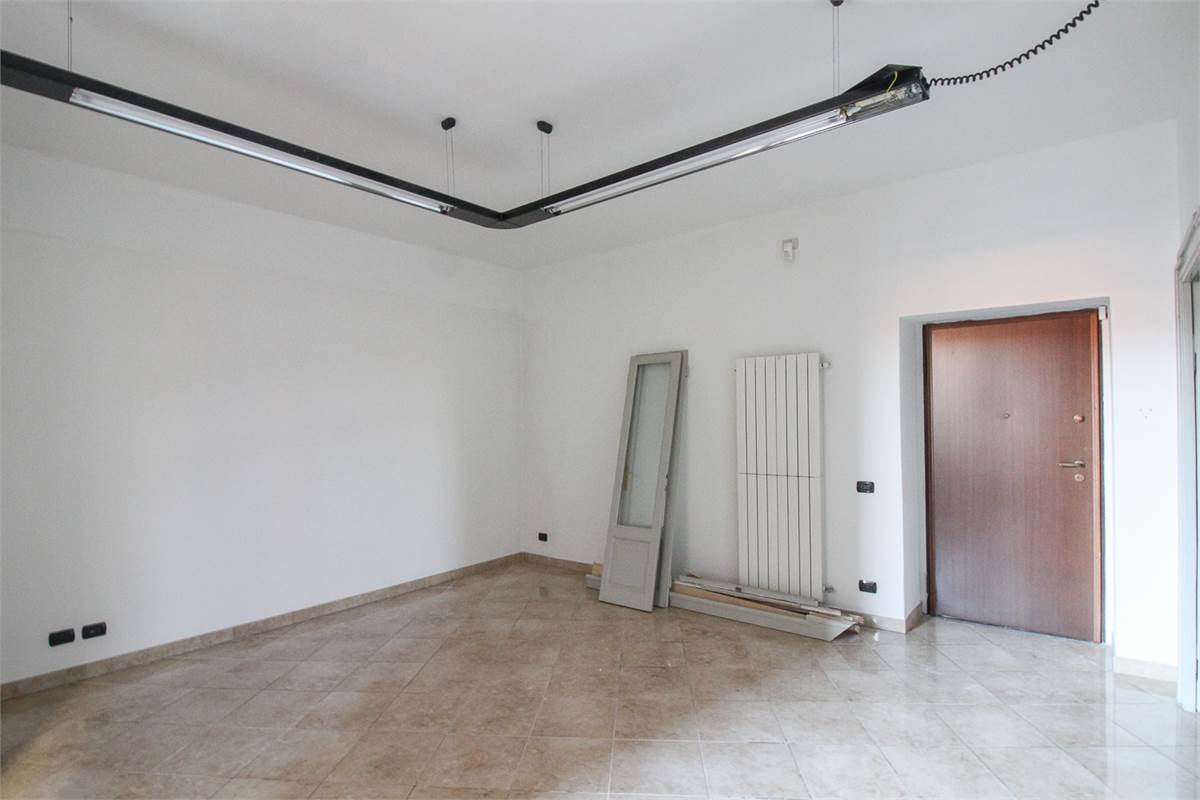 COMO CITTA' MURATA AMPIO APPARTAMENTO CON BALCONI