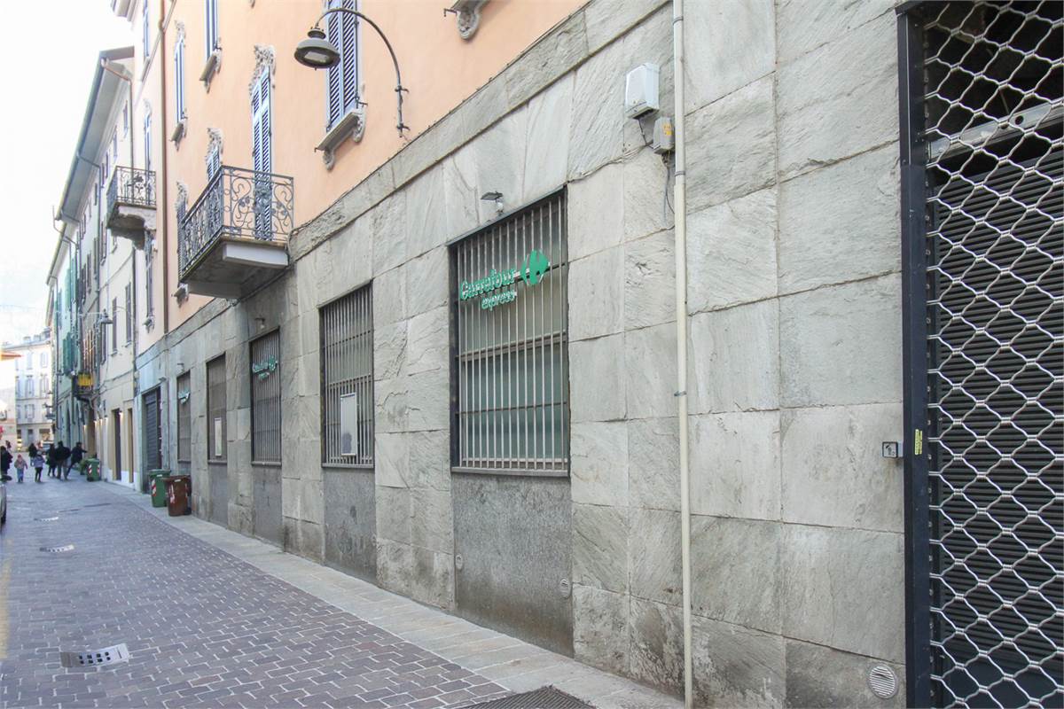 COMO CITTA' MURATA AMPIO APPARTAMENTO CON BALCONI