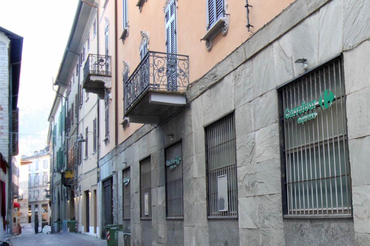 COMO CITTA' MURATA AMPIO APPARTAMENTO CON BALCONI