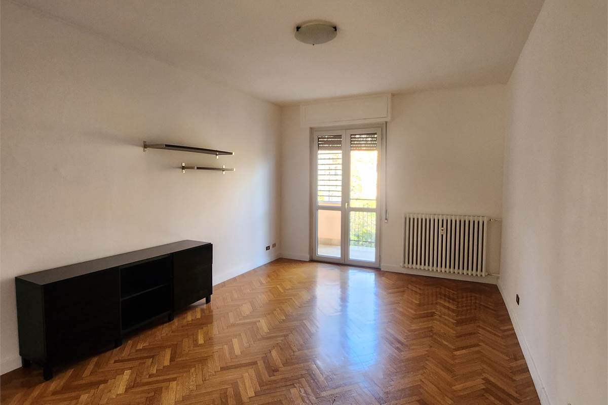 Ampio trilocale in zona Villa Olmo