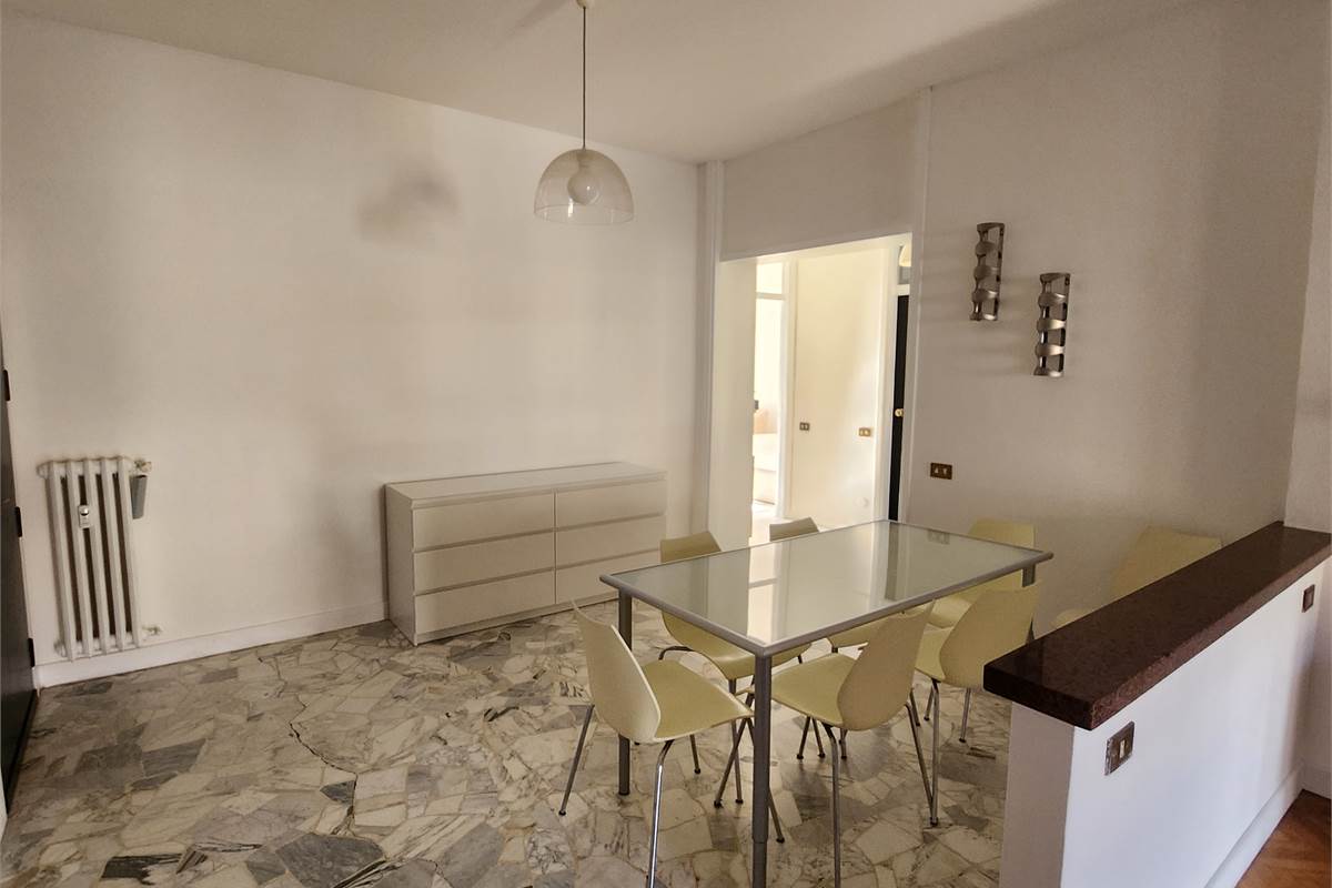 Ampio trilocale in zona Villa Olmo