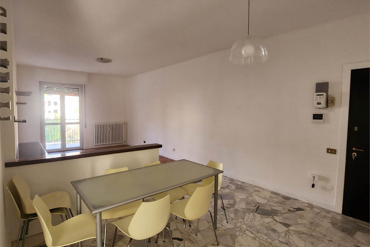 Ampio trilocale in zona Villa Olmo