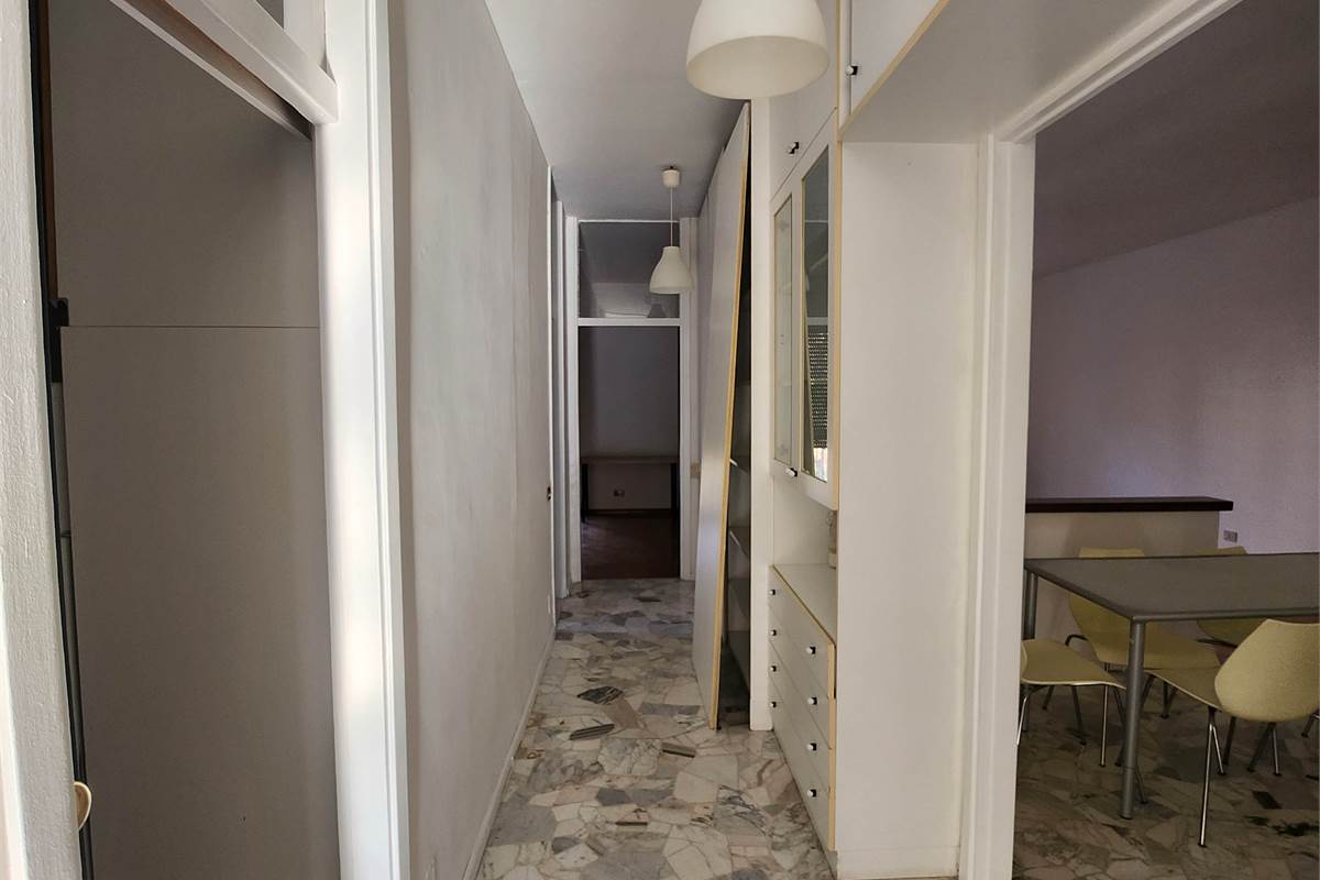 Ampio trilocale in zona Villa Olmo