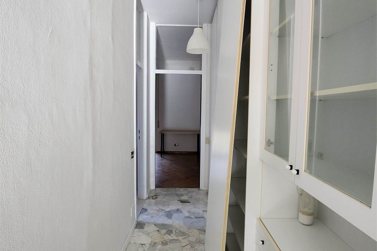 Ampio trilocale in zona Villa Olmo