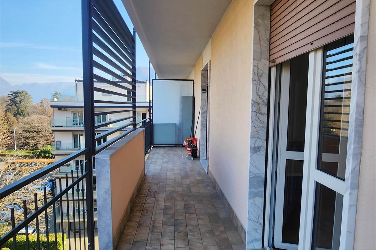 Ampio trilocale in zona Villa Olmo