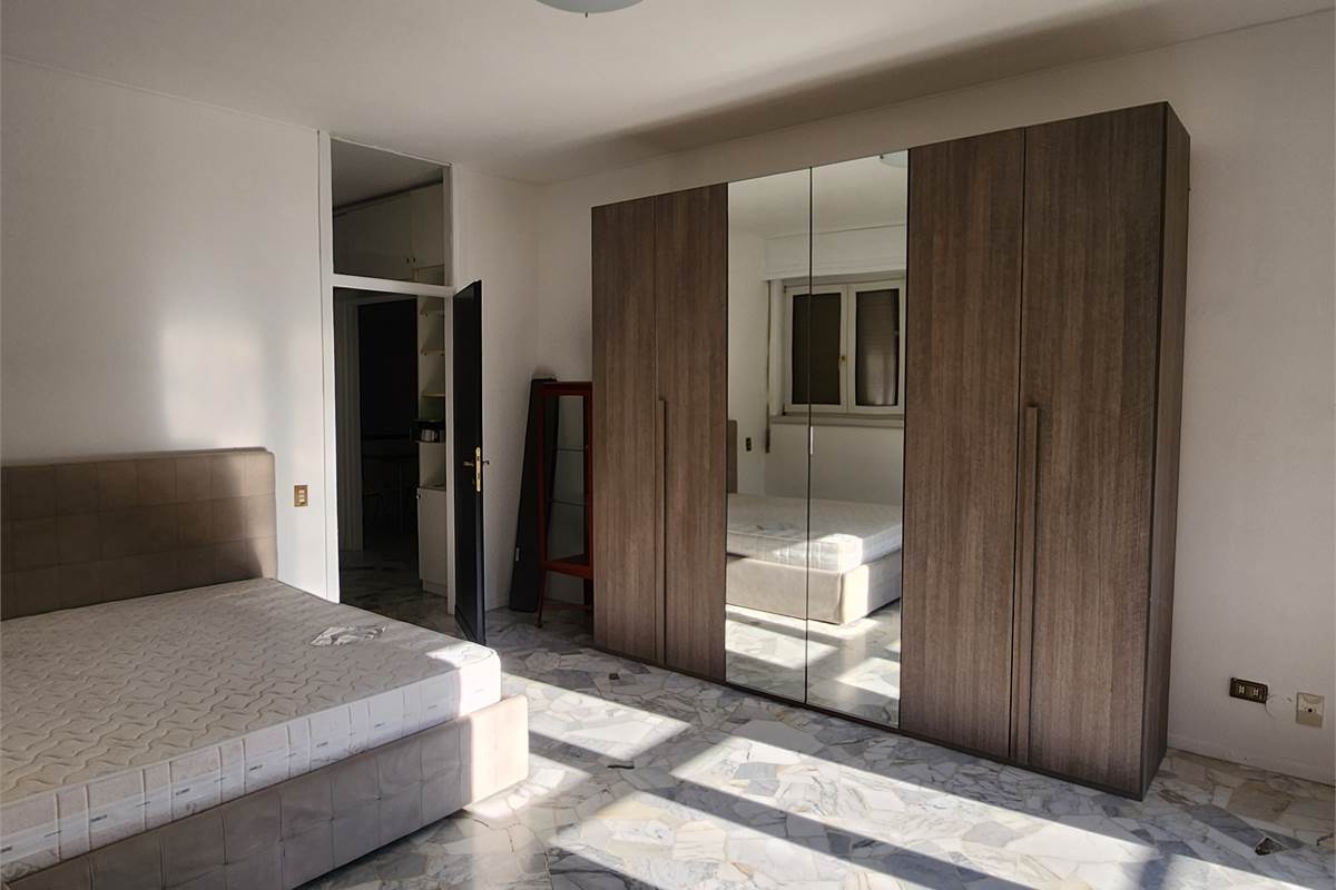 Ampio trilocale in zona Villa Olmo