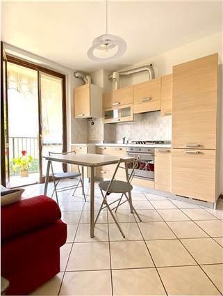 COMO CAMNAGO VOLTA bilocale arredato con balcone, box e cantina