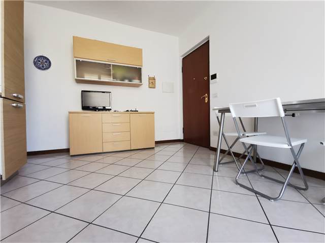 COMO CAMNAGO VOLTA bilocale arredato con balcone, box e cantina