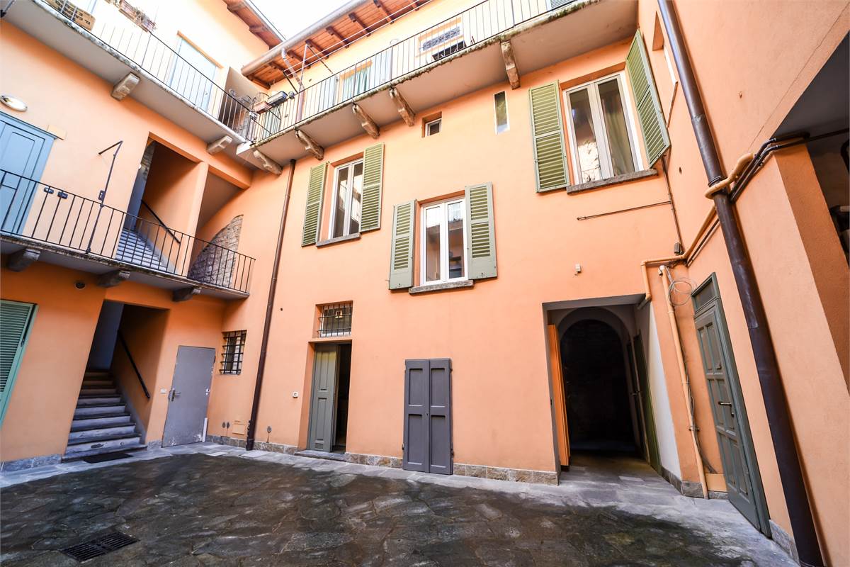 APPARTAMENTO CON BALCONE CENTRO STORICO - COMO