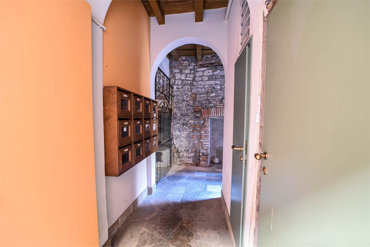 APPARTAMENTO CON BALCONE CENTRO STORICO - COMO