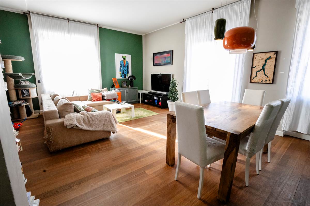 COMO via Santo Garovaglio AMPIO QUADRILOCALE CON BOX DOPPIO